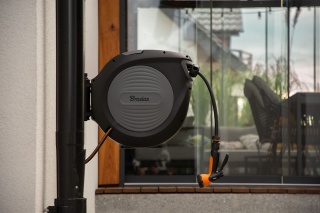 BLACK LINE bęben automatyczny z wężem 1/2" - 30m i akcesoriami