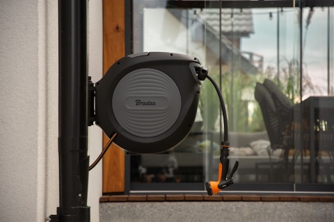 BLACK LINE bęben automatyczny z wężem 1/2" - 30m i akcesoriami